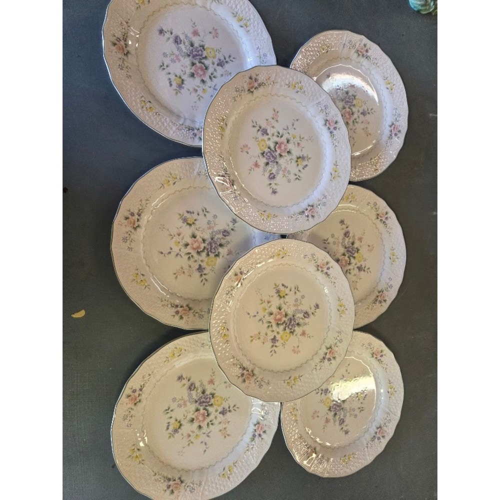 Mikasa Renaissance Antique Rose D4952 Dinner Plates Set of 8 Japan Floral